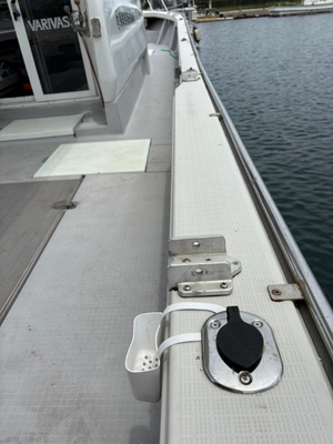 鳥取の釣り船Venus（ビーナス）の船べり